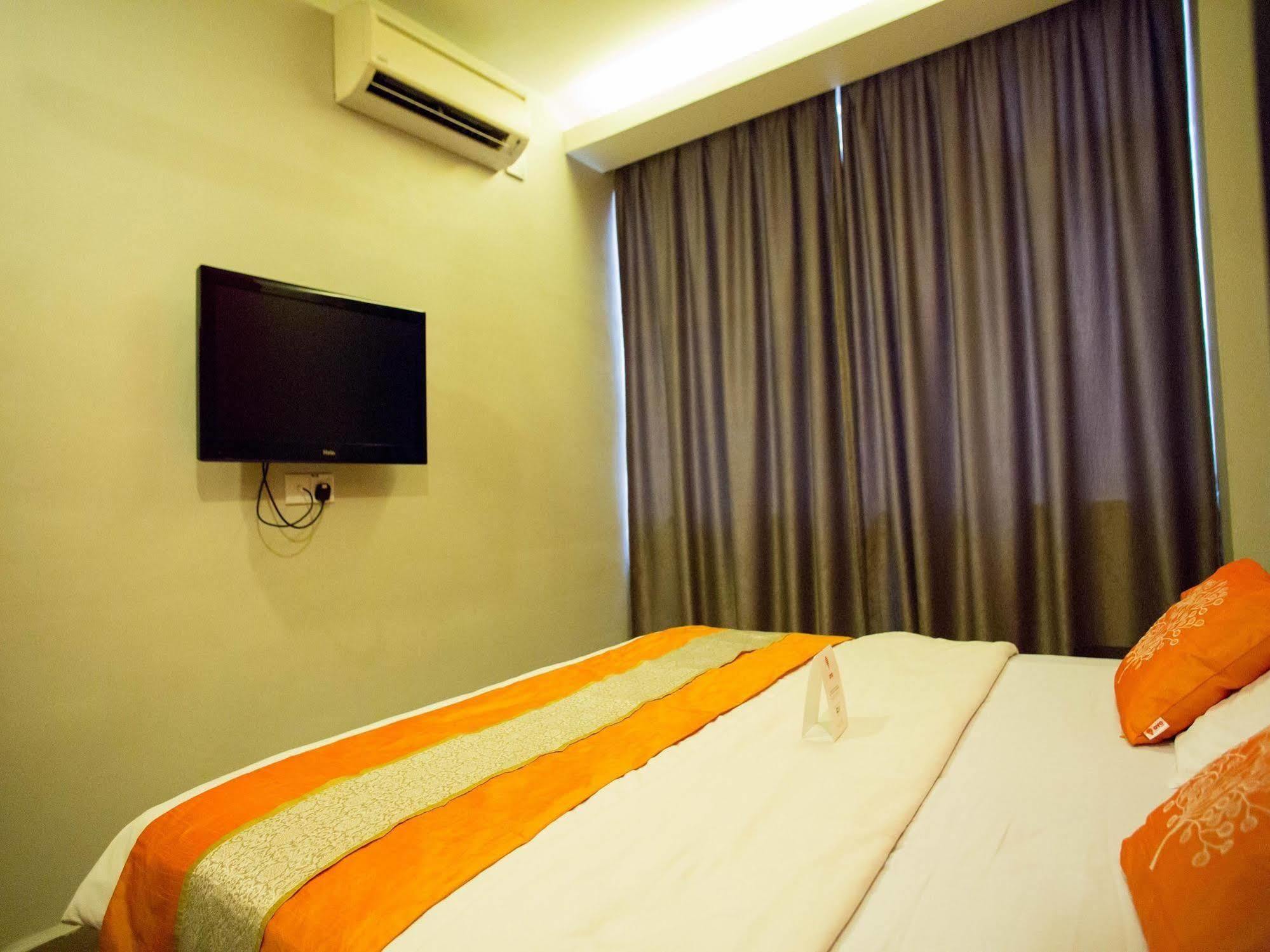 Golden Court Hotel - Tun Abdul Razak Johor Bahru Exterior foto