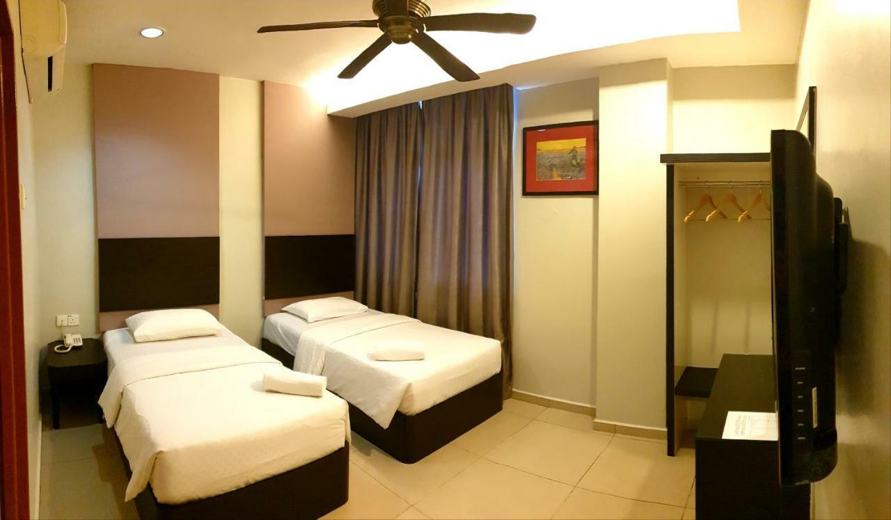 Golden Court Hotel - Tun Abdul Razak Johor Bahru Exterior foto