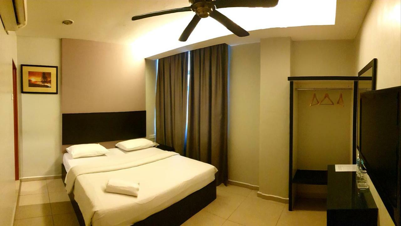 Golden Court Hotel - Tun Abdul Razak Johor Bahru Exterior foto